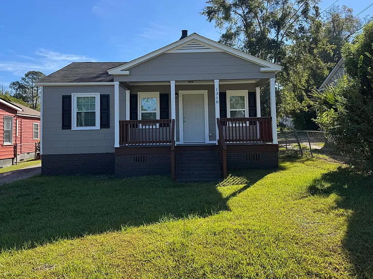 1318 N Dawson St — Photo 1