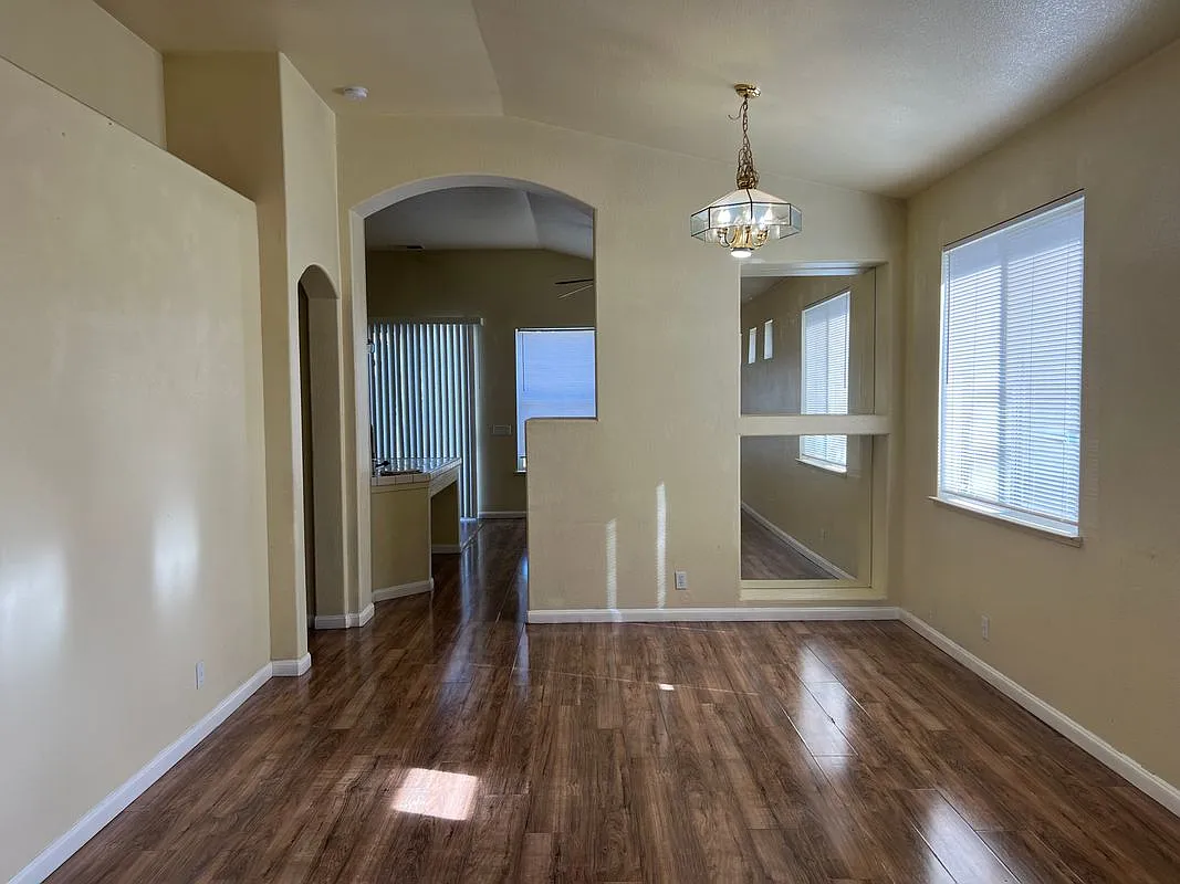 3 bed, 2.0 bath, 1343 sqft, $2,500 — Photo 3