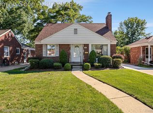 2121 Stanhope St, Grosse Pointe Woods, MI 48236