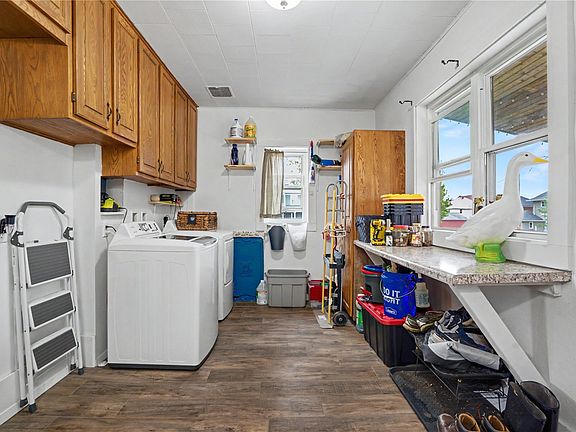 4th image of 207 6th St