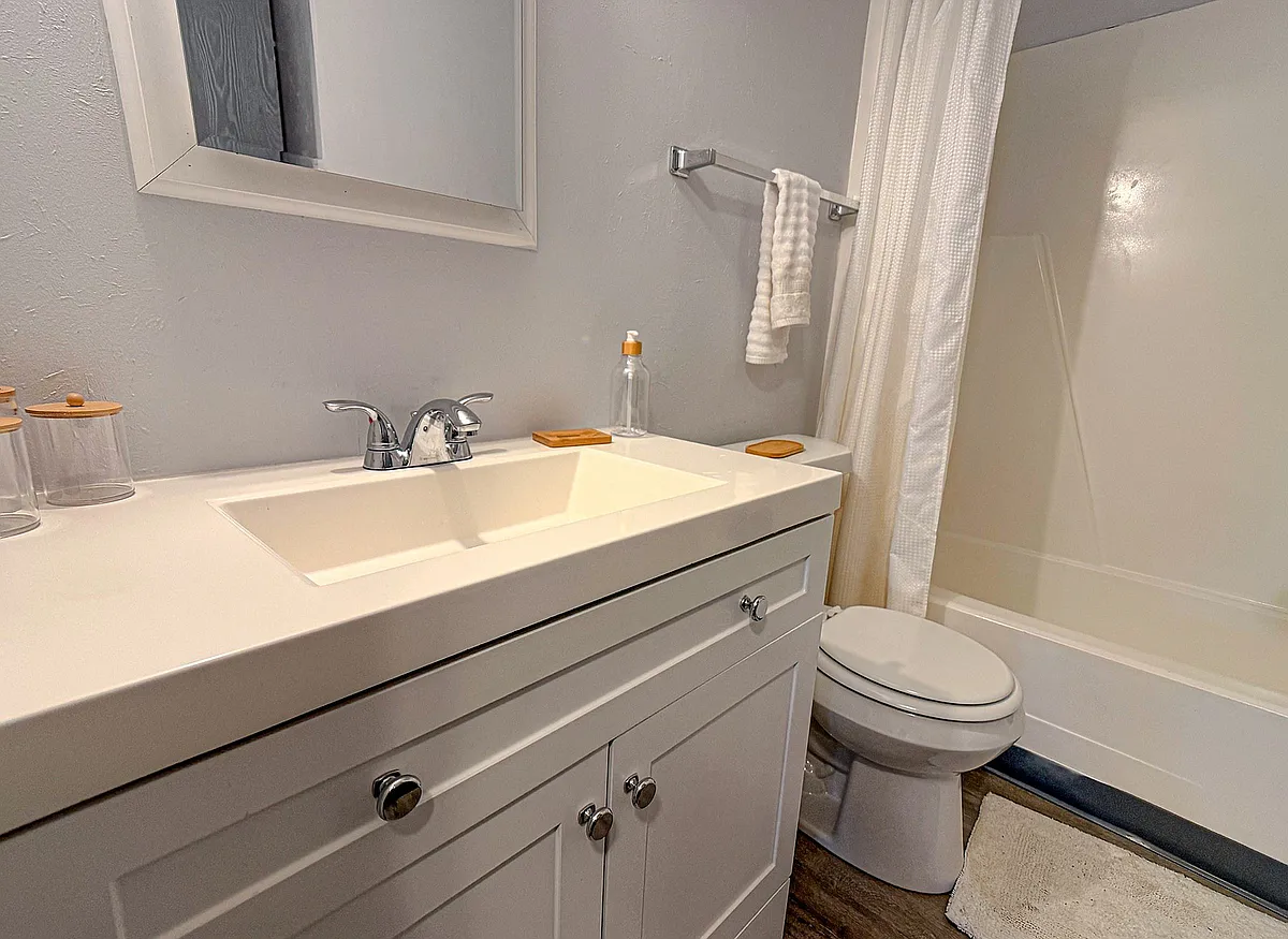 Bathroom - Clayborne Flatz