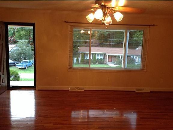 2nd image of 132 Horseshoe Dr