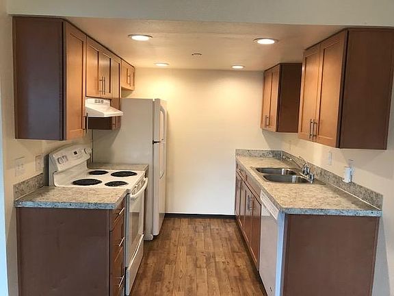 5th image of 2127 12th St APT C104