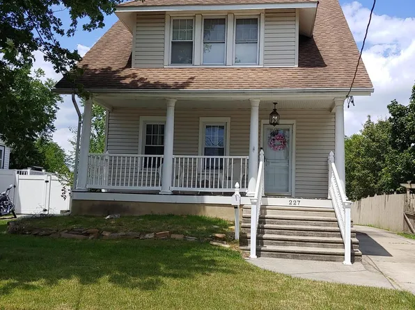 227 E Washington Ave, Magnolia, NJ 08049