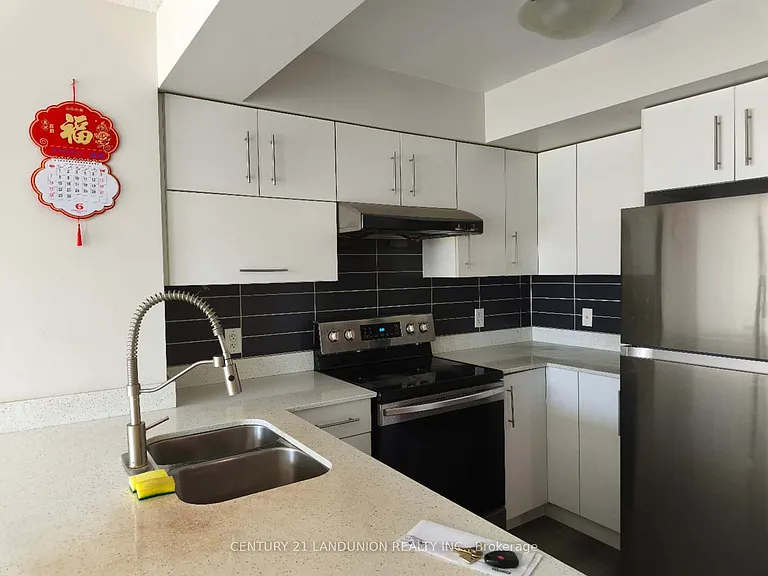 233 S Park Rd #915 — Photo 4