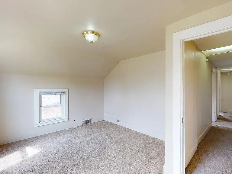 521 Crawford St — Photo 8