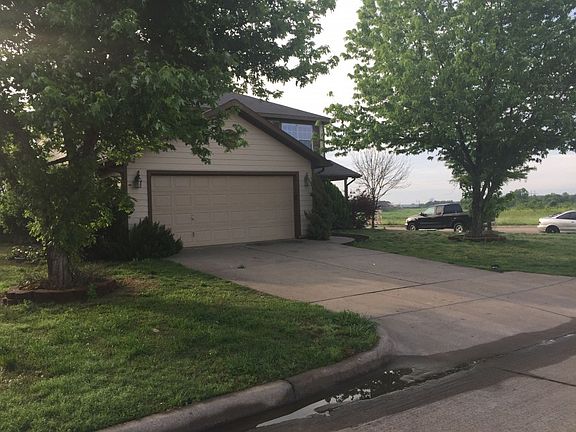 2nd image of 1560 Sandhurst Dr