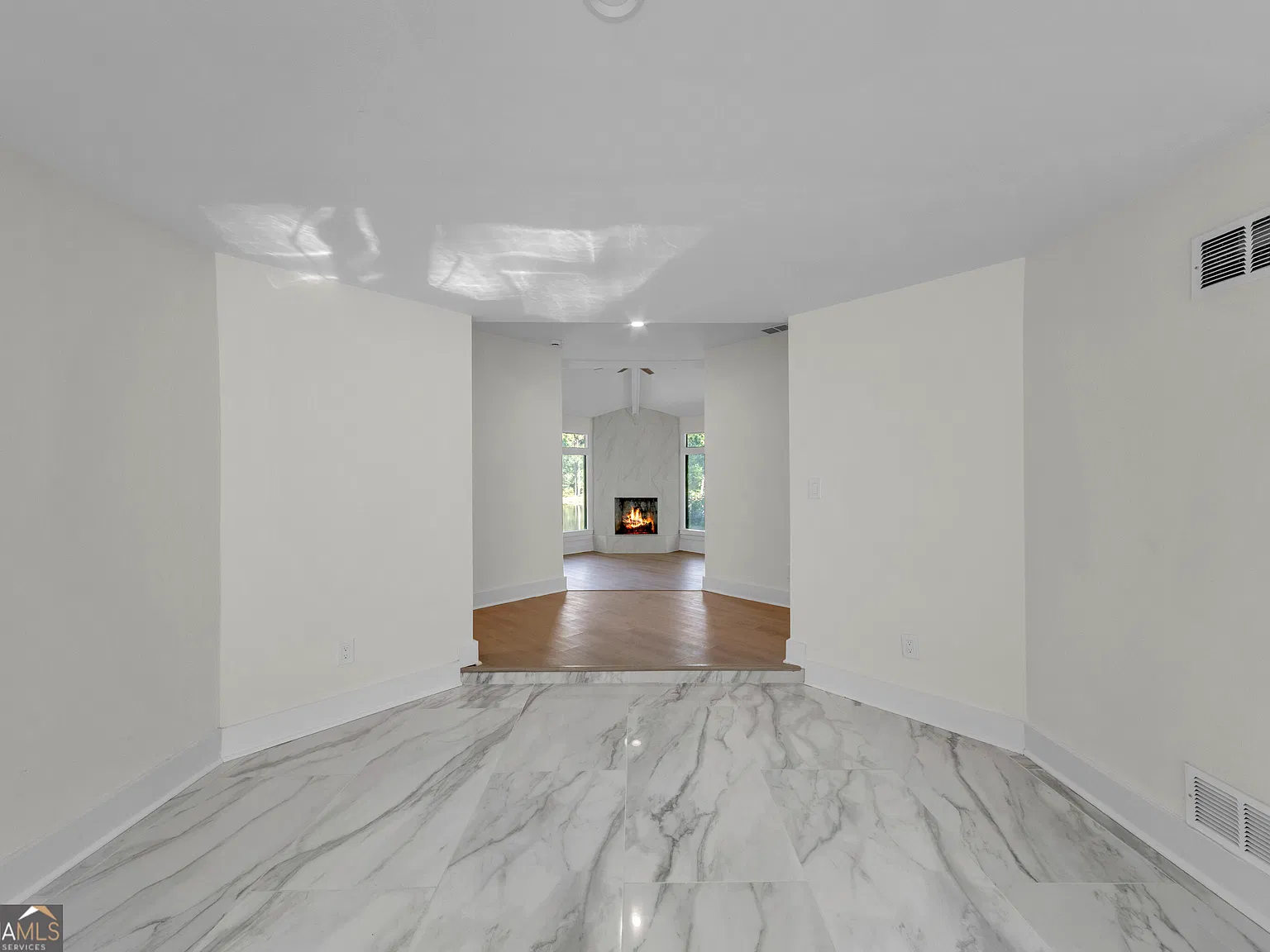 3 bed, 2.0 bath, 2680 sqft, $2,850 — Photo 4