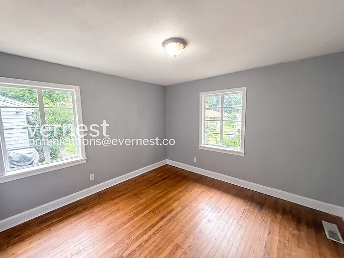 848 Vanderbilt St — Photo 11