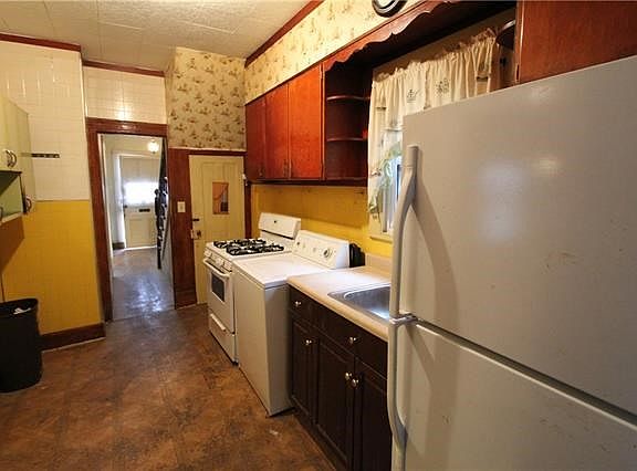 4th image of 33 Lake Ave