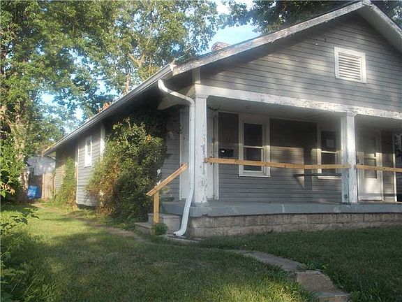 2nd image of 721 N Sherman Dr