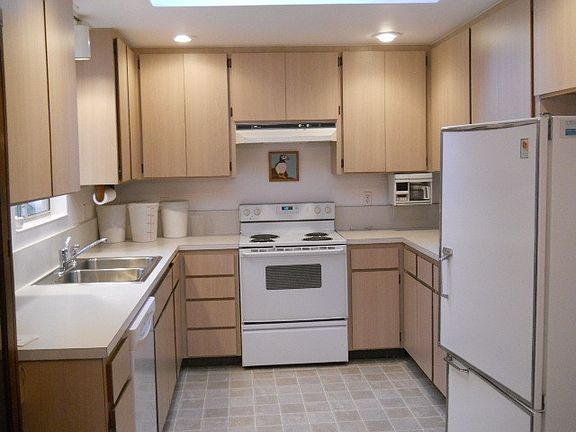 2nd image of 317 Shelter Bay Dr