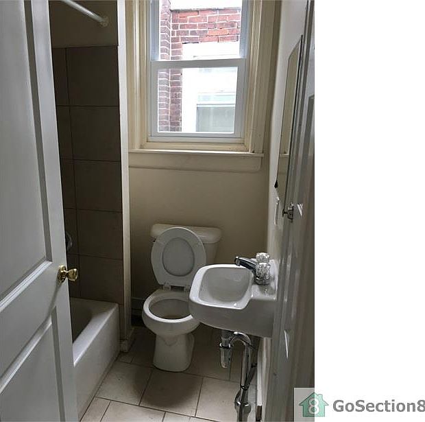 2nd image of 442 W Wellens Ave