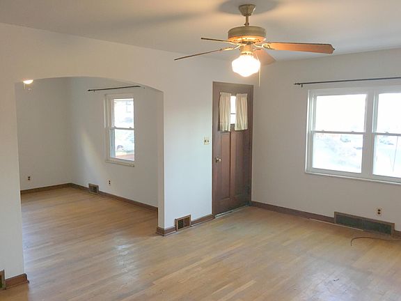 2nd image of 303 Lincoln Ave #303
