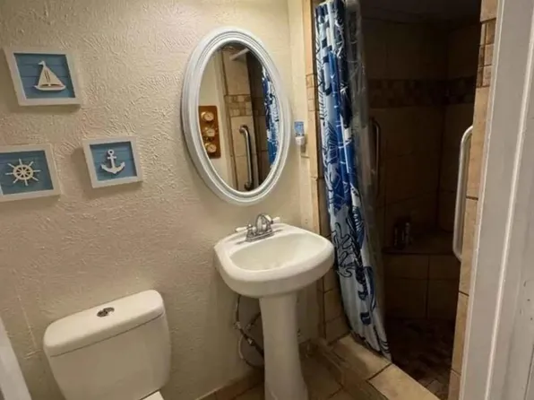 804 Madison Ave, Pt O Connor, TX 77982