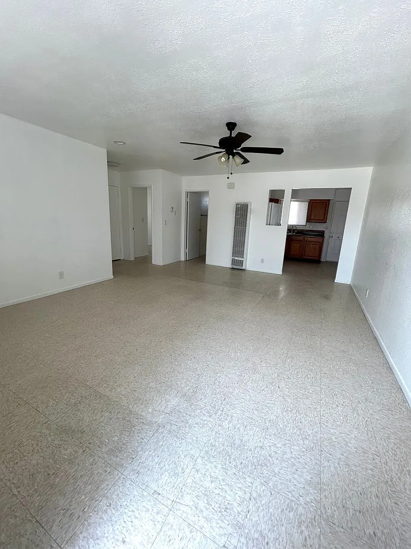 2 Bedroom 1 Bathroom Home Close To Town — Photo 2
