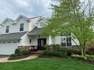181 N Crooked Lake Ln, Lindenhurst, IL