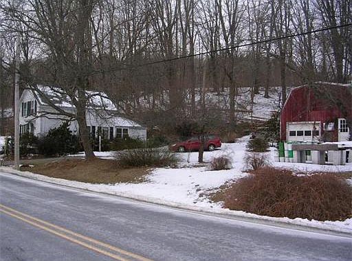 4th image of 210 Bachelor St