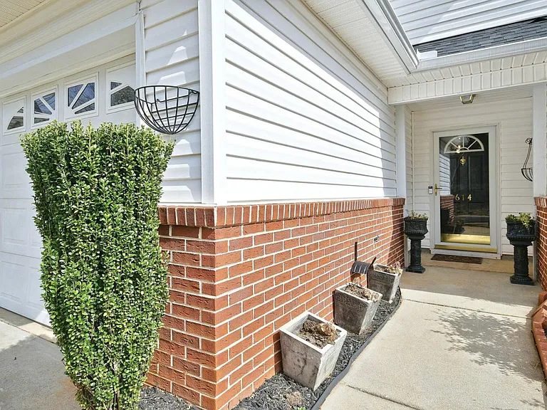 614 Glassyrock Ct — Photo 3