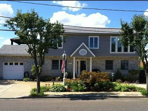 28 Florence Ave, Freeport, NY 11520