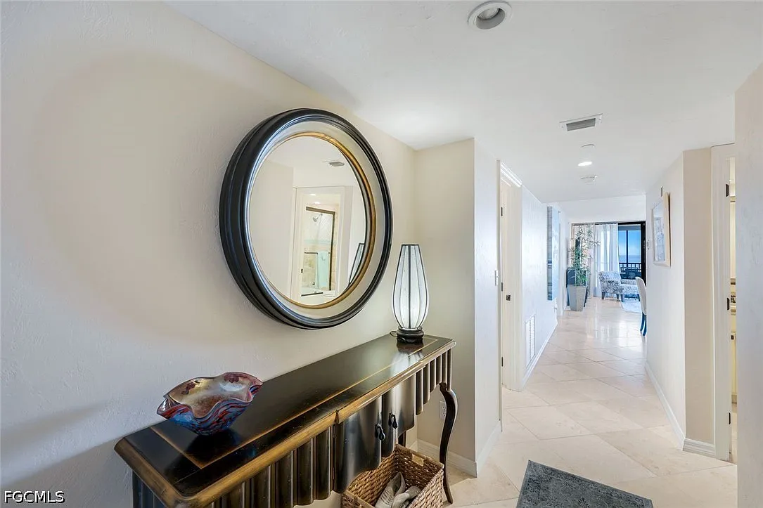 2 bed, 2.0 bath, 1345 sqft, $8,500 — Photo 4