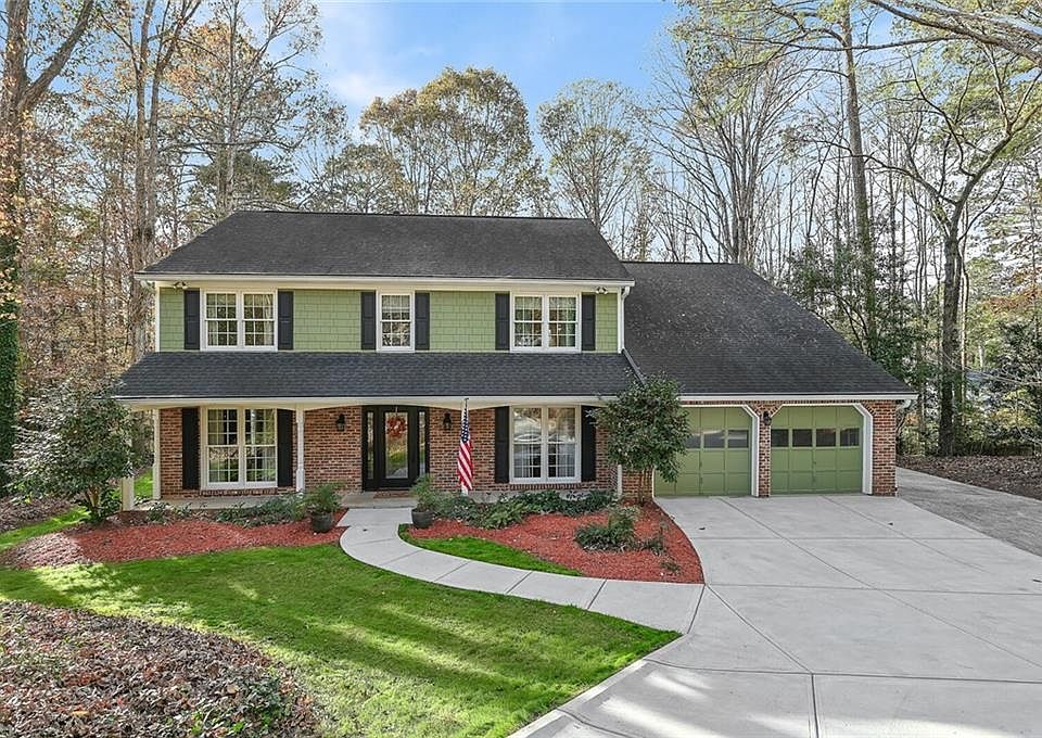 1st image of 2565 Woodland Path