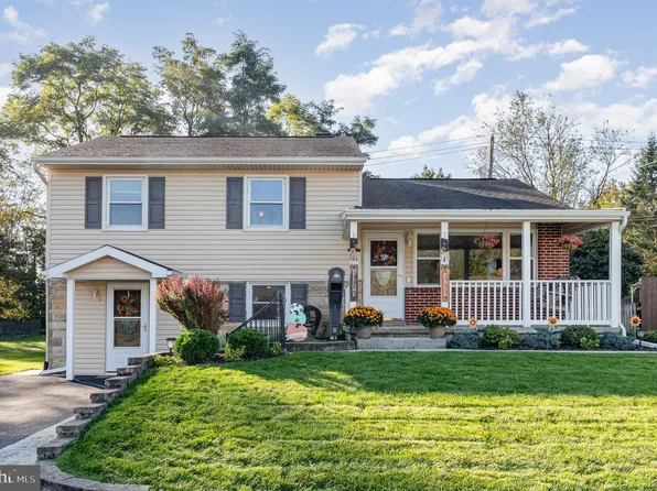 12 Louis Ln, Enola, PA 17025