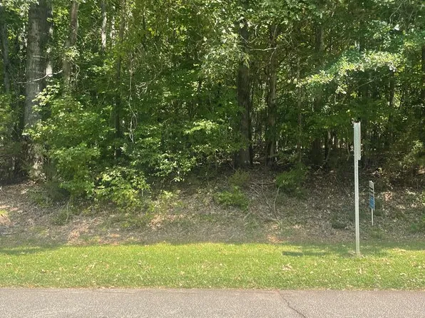 302 Peninsula Dr, Laurens, SC 29360