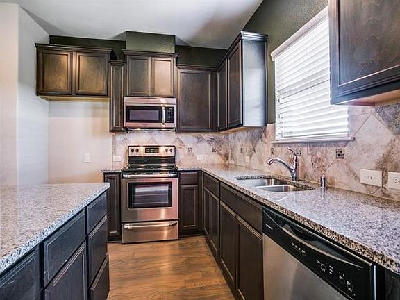 4th image of 1321 Silver Ln