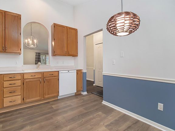 5th image of 609 Meadow Stream Dr