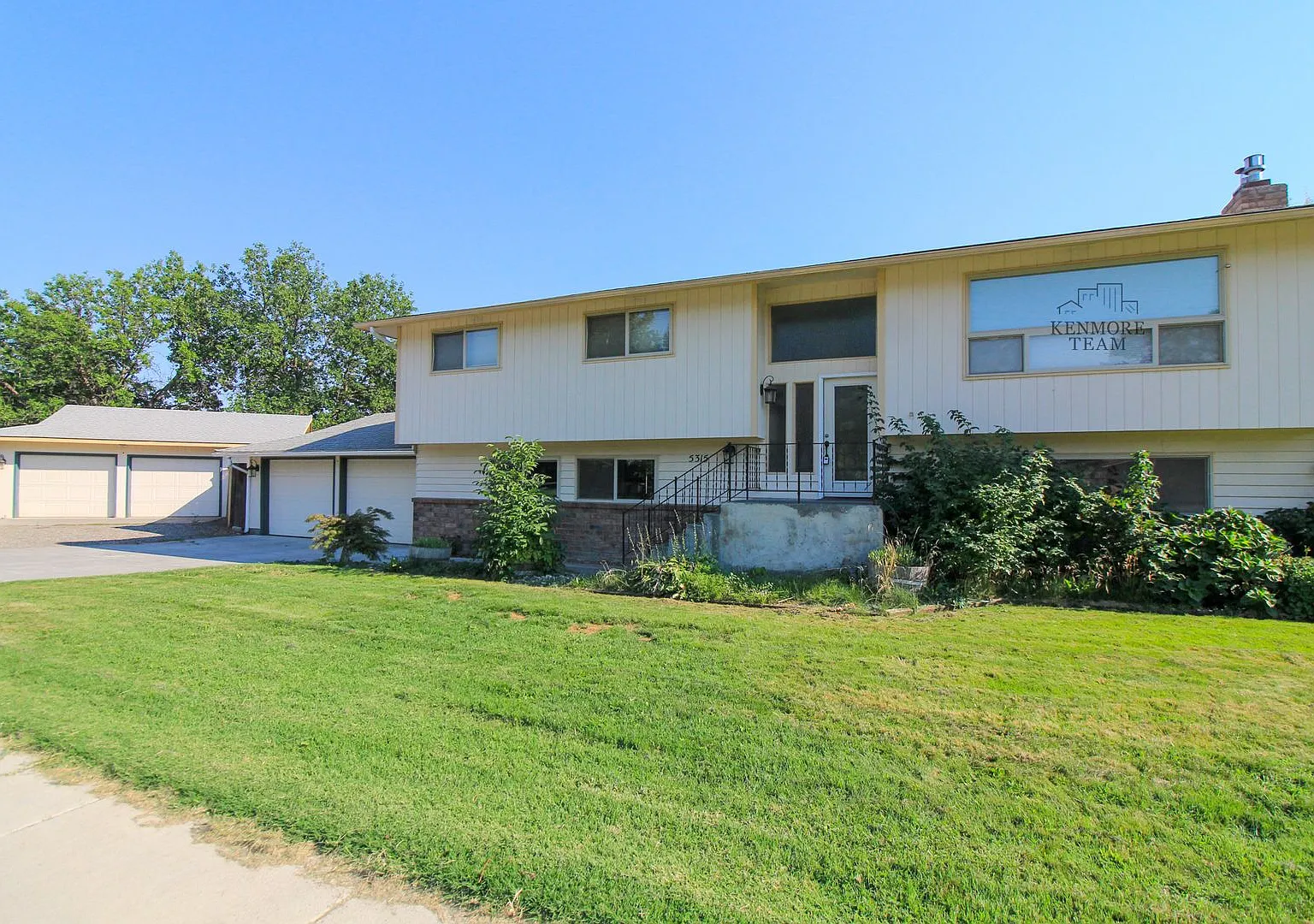 5 Bedroom, 3 Bath Home in Central Kennewick — Photo 1