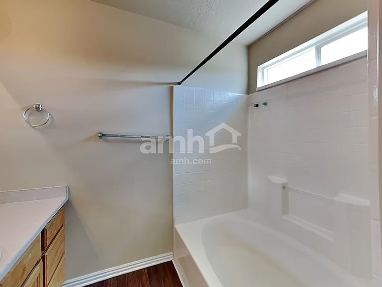 981 Stonehenge Dr — Photo 9