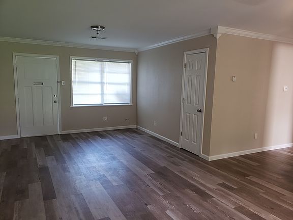 3rd image of 805 Lamar St