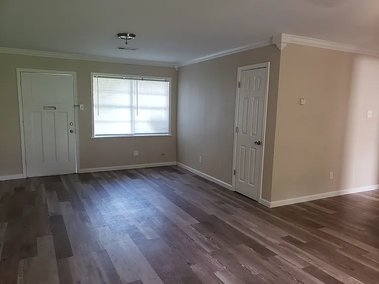 805 Lamar St — Photo 3
