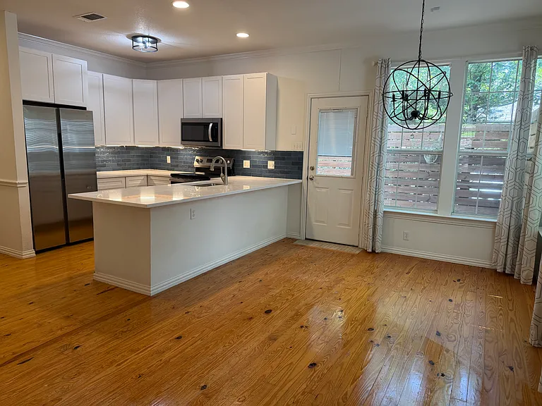 47 Wales Dr — Photo 3