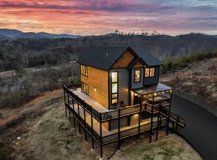 1279 Upper Middle Creek Rd, Sevierville, TN 37876