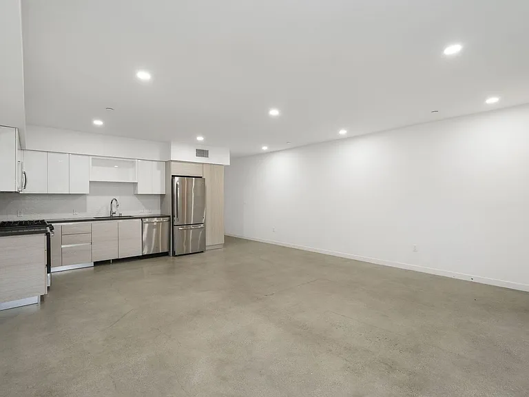 2409 Griffith Park Blvd — Photo 12