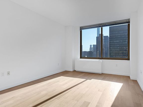 4th image of 260 W 54th St APT 42I