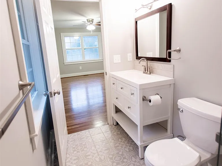 126 Vanderbilt Cir — Photo 9