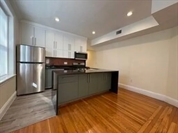 73 Thatcher St, Brookline, MA