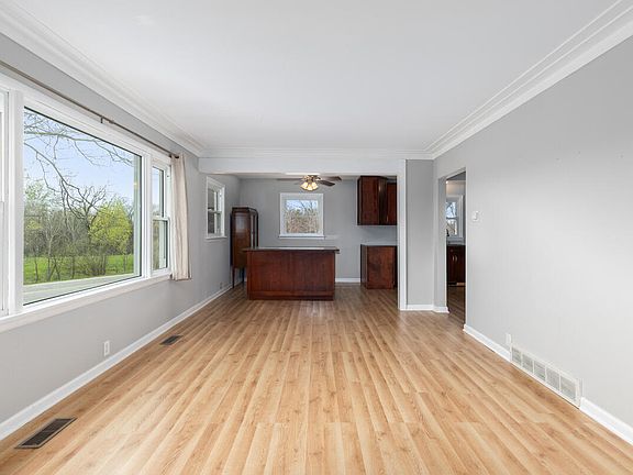 5th image of 3479 Dumont Rd