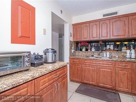 5th image of 1701 Whitehall Dr APT 405