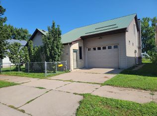 556 E 2nd St, Winona, MN 55987