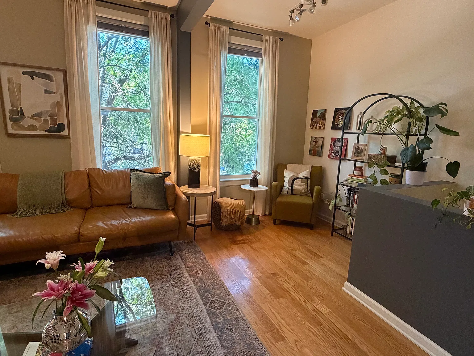 3 bed, $4,100 — Photo 2