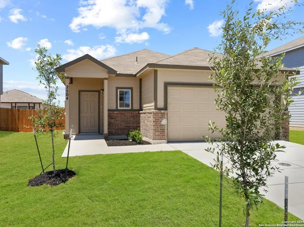 2504 Dino Dr, Seguin, TX 78155