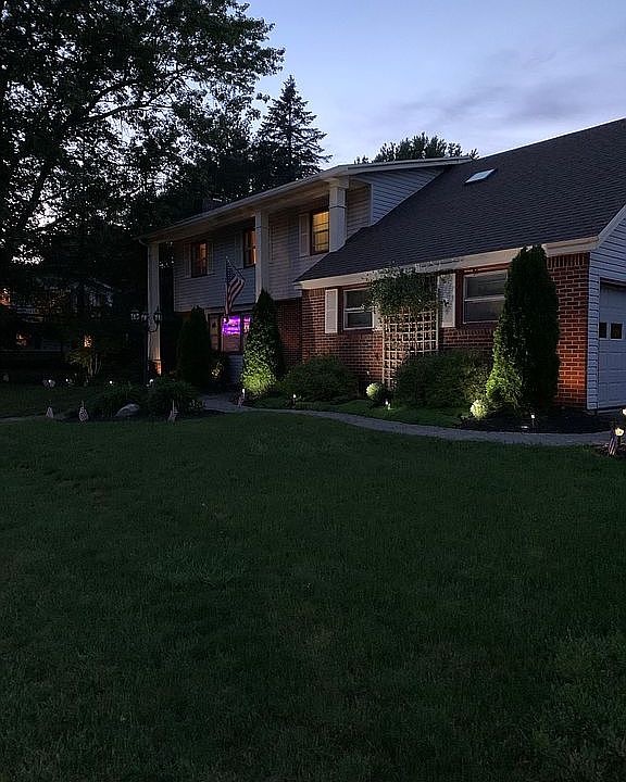 1st image of 11 Edgewood Dr