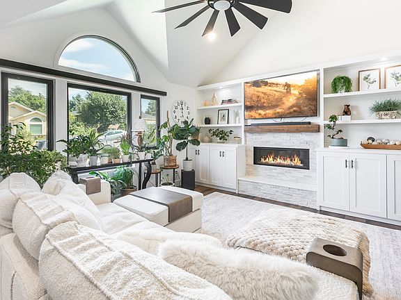 3rd image of 660 E Valley View Cir