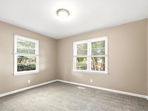 5th image of 1030 NE Michigan Ave