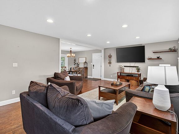 5th image of 23854 W Essex Dr