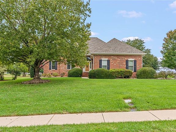 2nd image of 133 Fox Den Cir